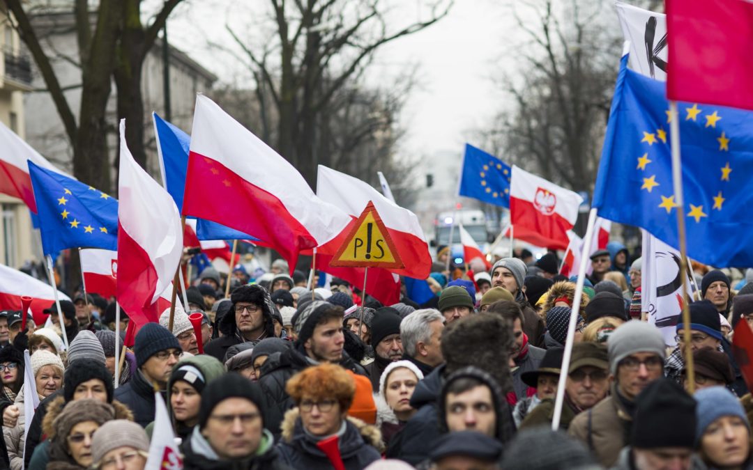 Growing majority see Polish judicial reforms as “unacceptable attempt to violate rule of law”