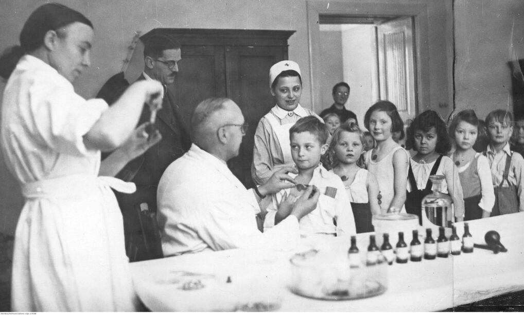 Amid another epidemic 60 years ago, a Polish scientist created the world’s first polio vaccine