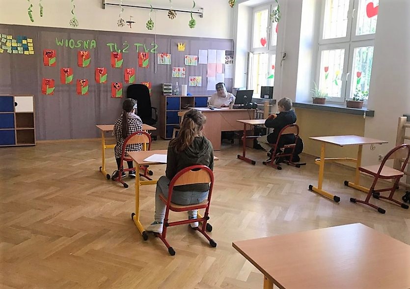 Schools in Poland reopen for youngest pupils