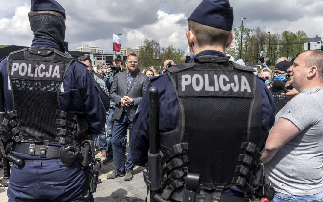 Police clash with business owners protesting over coronavirus crisis in Poland