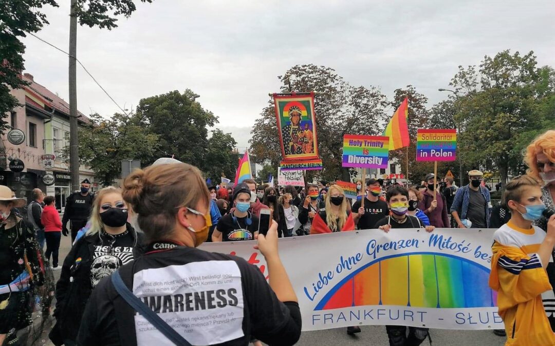 First Polish-German LGBT parade takes place across bridge between border towns