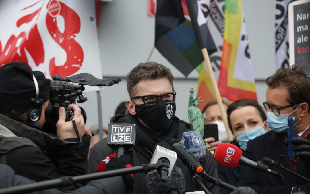 Judge critical of Polish government barred from returning to work as dispute over judiciary deepens