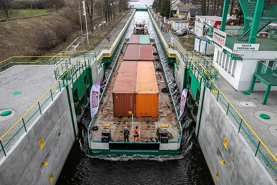 Poland launches first commercial container transport by river