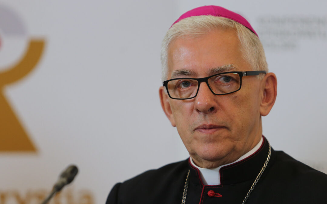Polish archbishop thanks state oil firm for buying newspapers from German owner