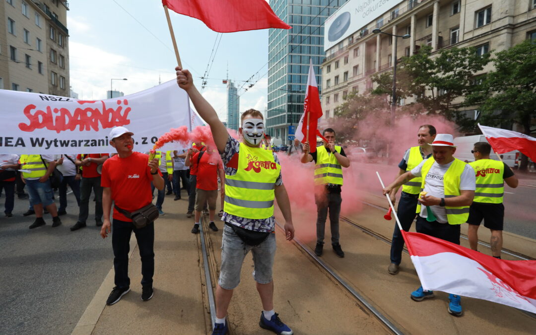 Thousands of miners and energy workers protest in Warsaw over concerns at “green transition”