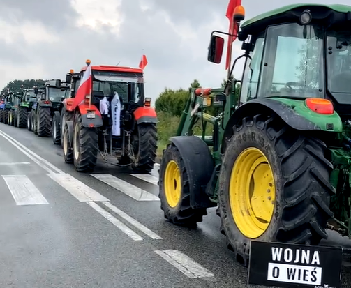 Protesting Polish farmers block road and declare “war for the countryside”