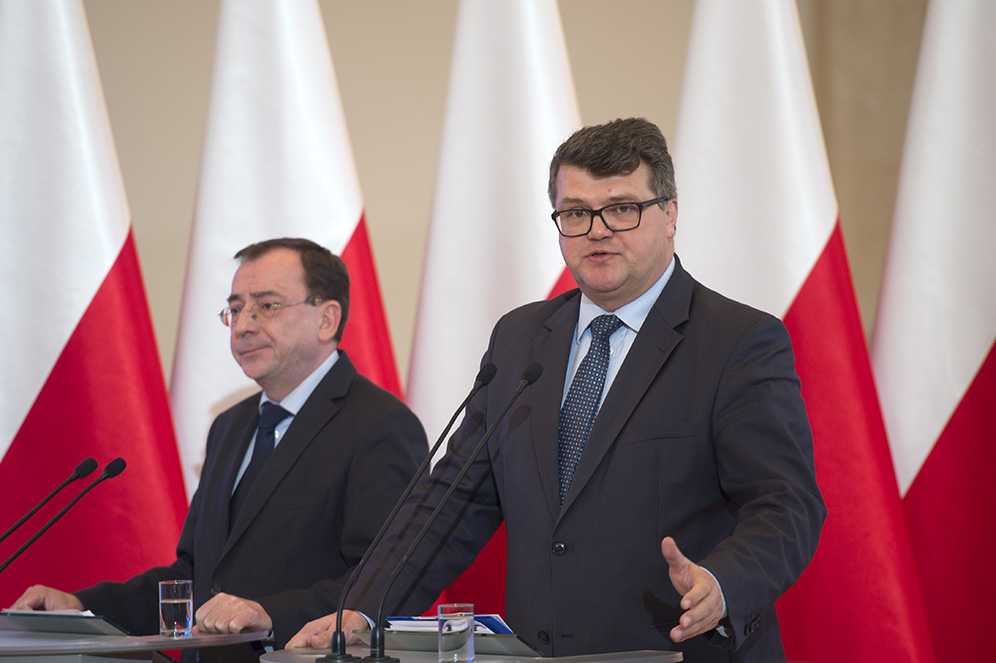 Polish government’s evidence of extremism among migrants questioned by ex-intelligence chief