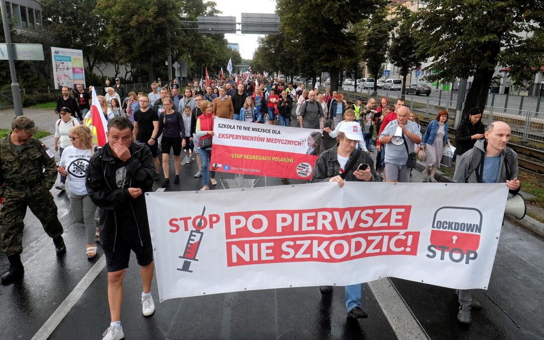 Polish health minister gets increased security over anti-vaxxer threat