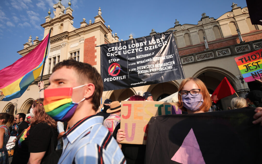 Polish parliament debates bill to ban “promoting homosexuality” and LGBT parades