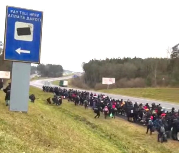 Poland’s government calls crisis talks as hundreds of migrants march to border from Belarus