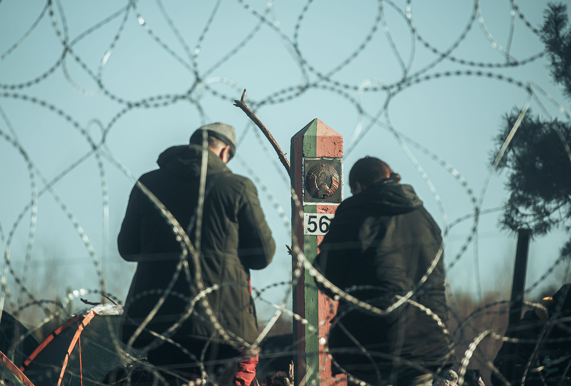 У границ белоруссии накалилась обстановка. Мигранты на польско белорусской границе. Миграционный кризис на границе с Беларусью. Напряженность на белорусской границе. Пересечение границы.