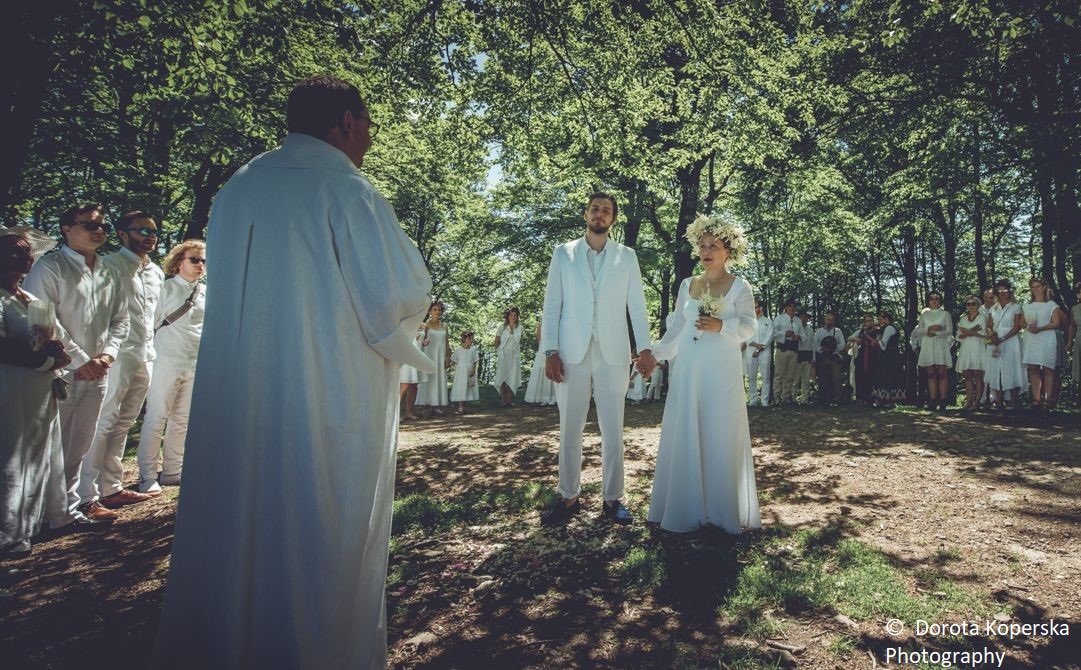 Konstruując własny rytuał: rosnąca popularność ślubów humanistycznych w Polsce