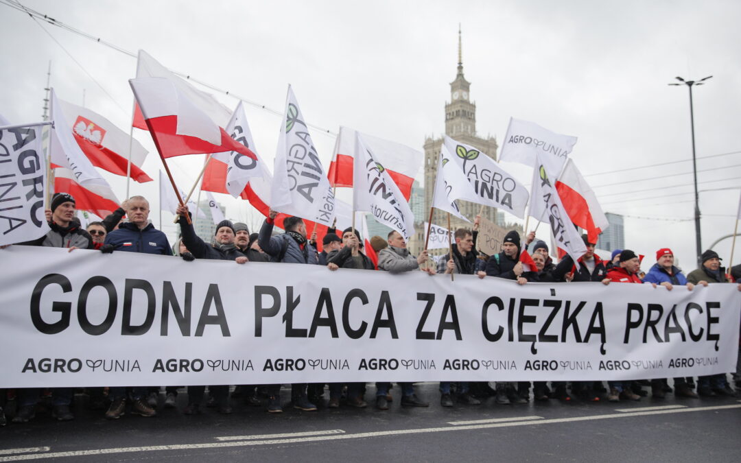 Thousands join farmers protest in Warsaw calling for more government support