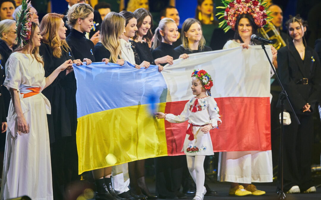 Ukrainian 7-year-old who sang Frozen song from bunker opens charity concert in Poland