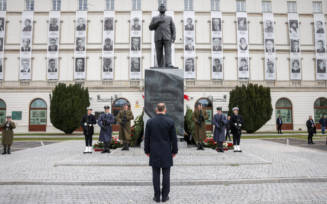 Polish president likens Smolensk crash to Ukraine war on anniversary of air disaster