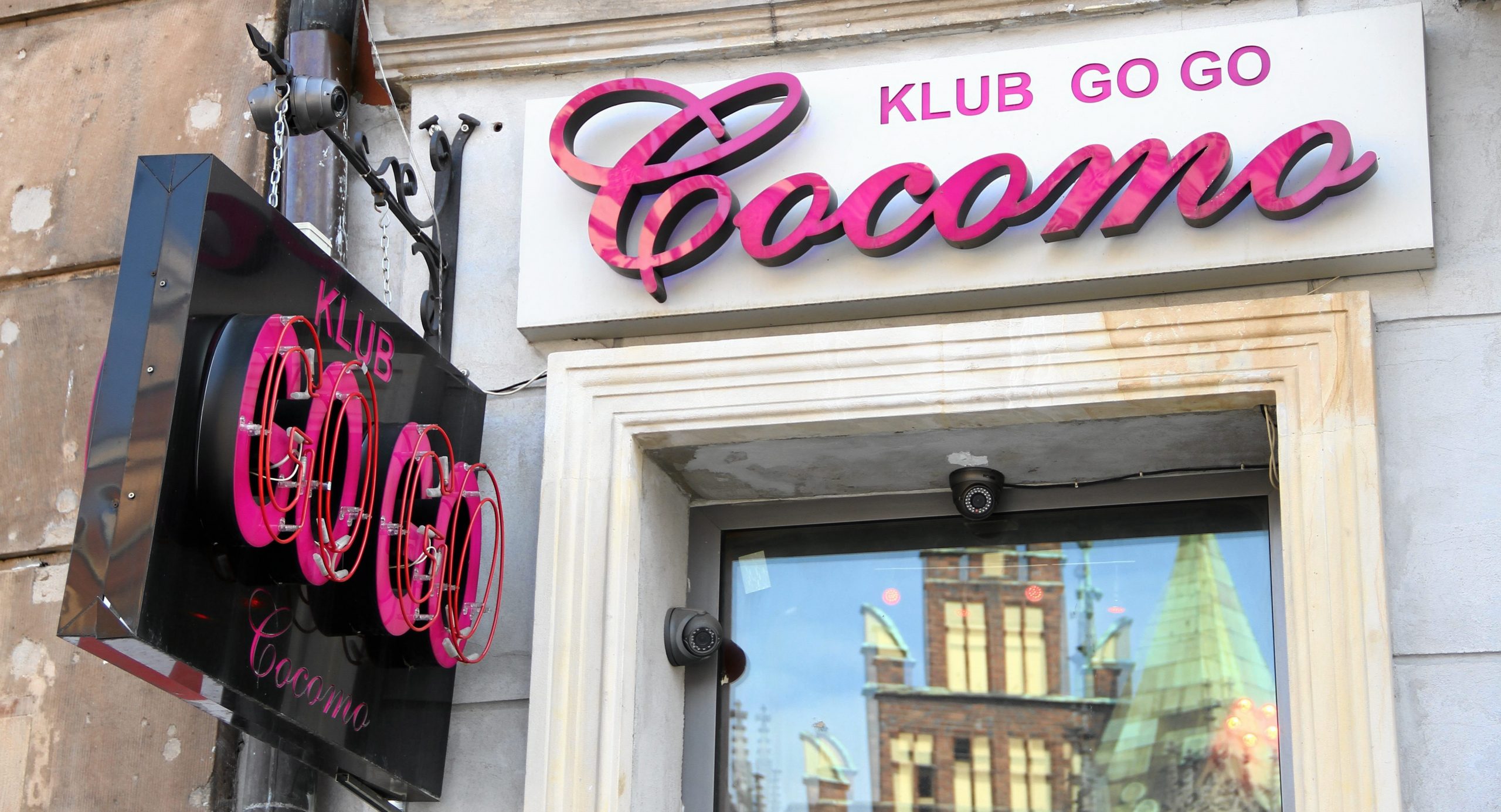 Police raid strip clubs and arrest gang accused of drugging and defrauding  clients | Notes From Poland