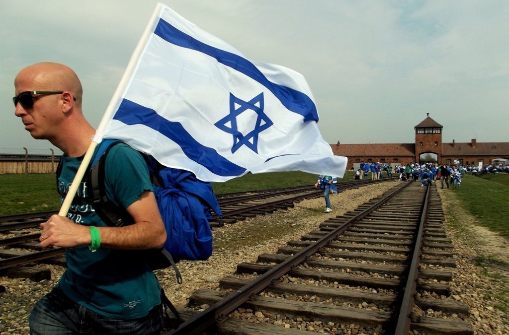 Only Polish guides should show Israeli groups around Auschwitz, says education minister