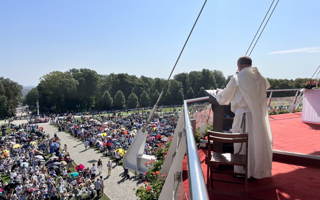 Growing divide between clergy and faithful in Poland, church report reveals