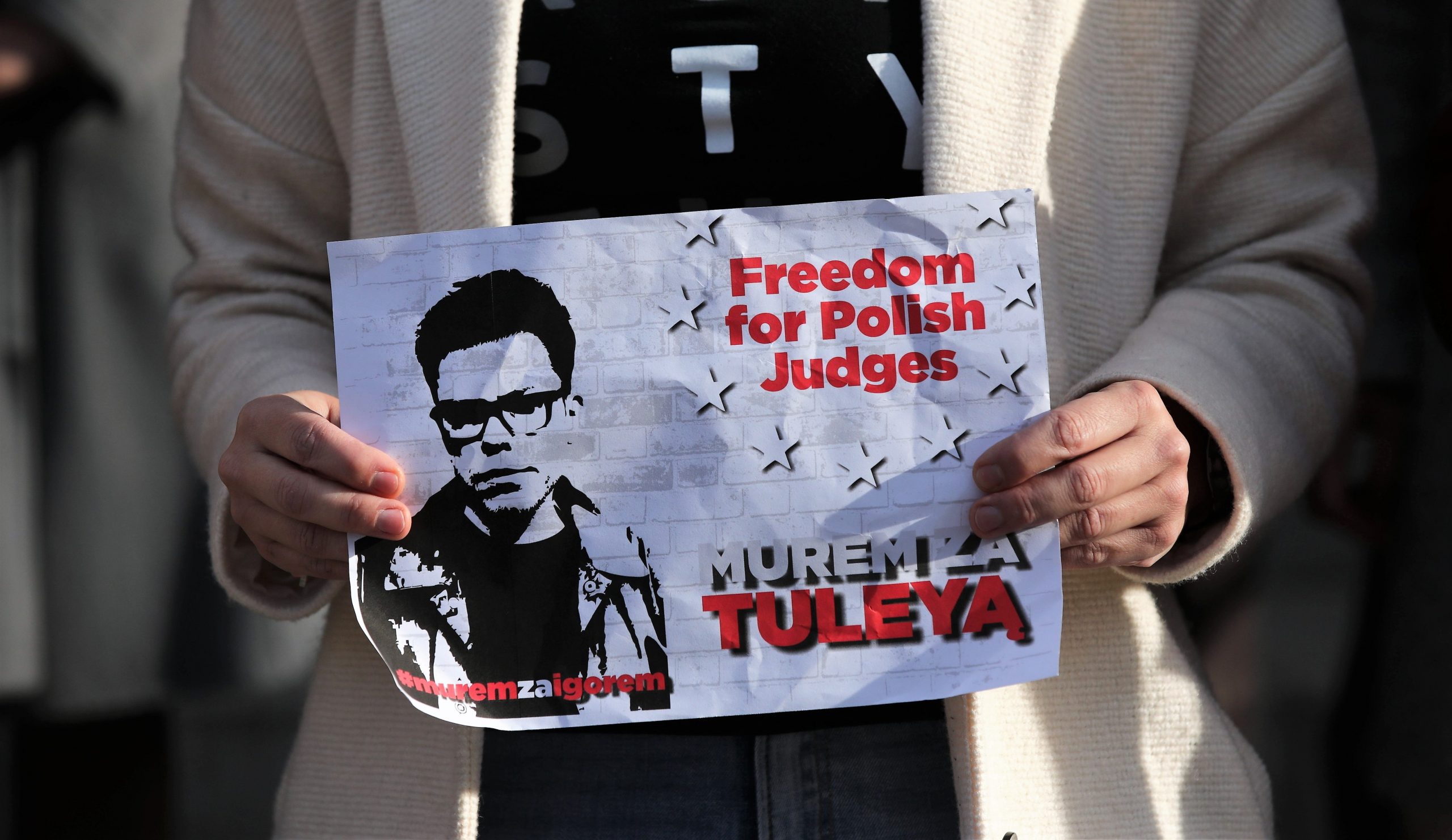Polski sędzia, który skrytykował rząd, uniemożliwił mu powrót do pracy po uchyleniu zawieszenia