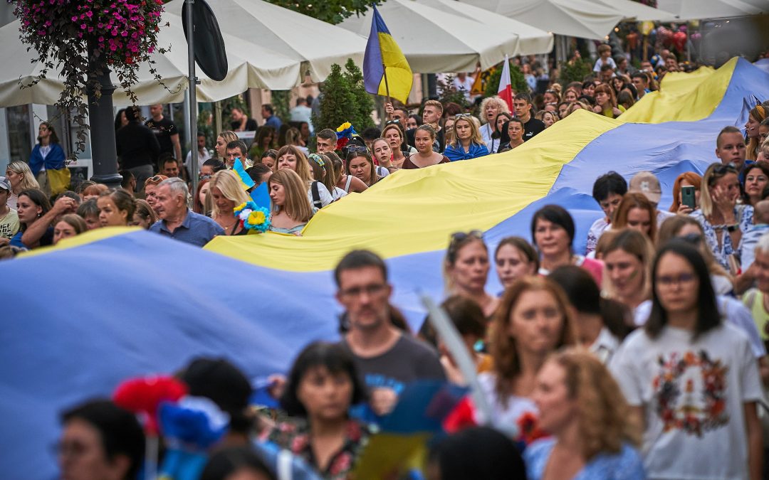 Thousands celebrate Ukrainian independence day in Poland