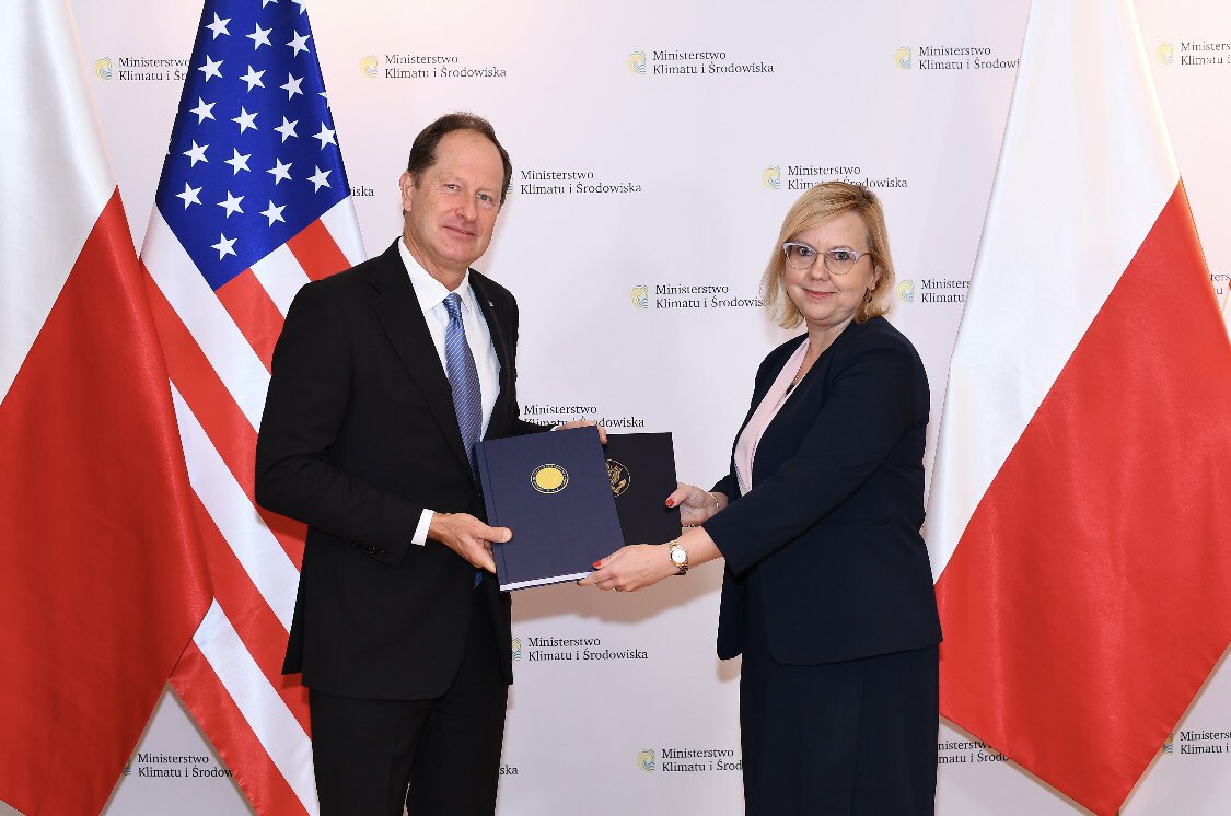 Stany Zjednoczone wręczają Polsce ofertę budowy reaktorów jądrowych