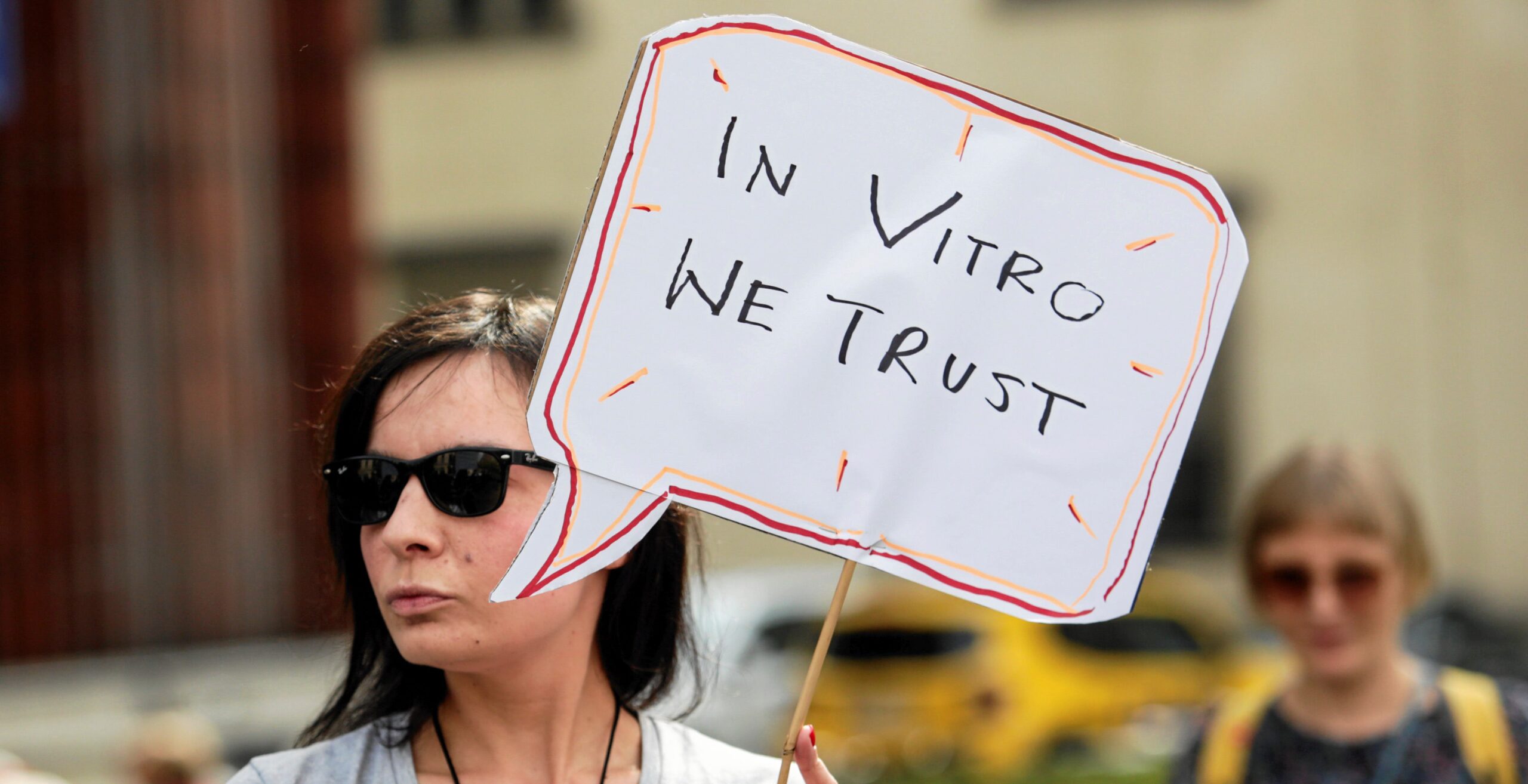 Polska opozycja próbuje przywrócić państwowe finansowanie in vitro