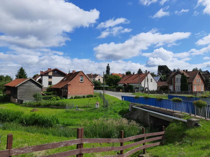 Poland’s east depopulates as suburbs grow, census data show
