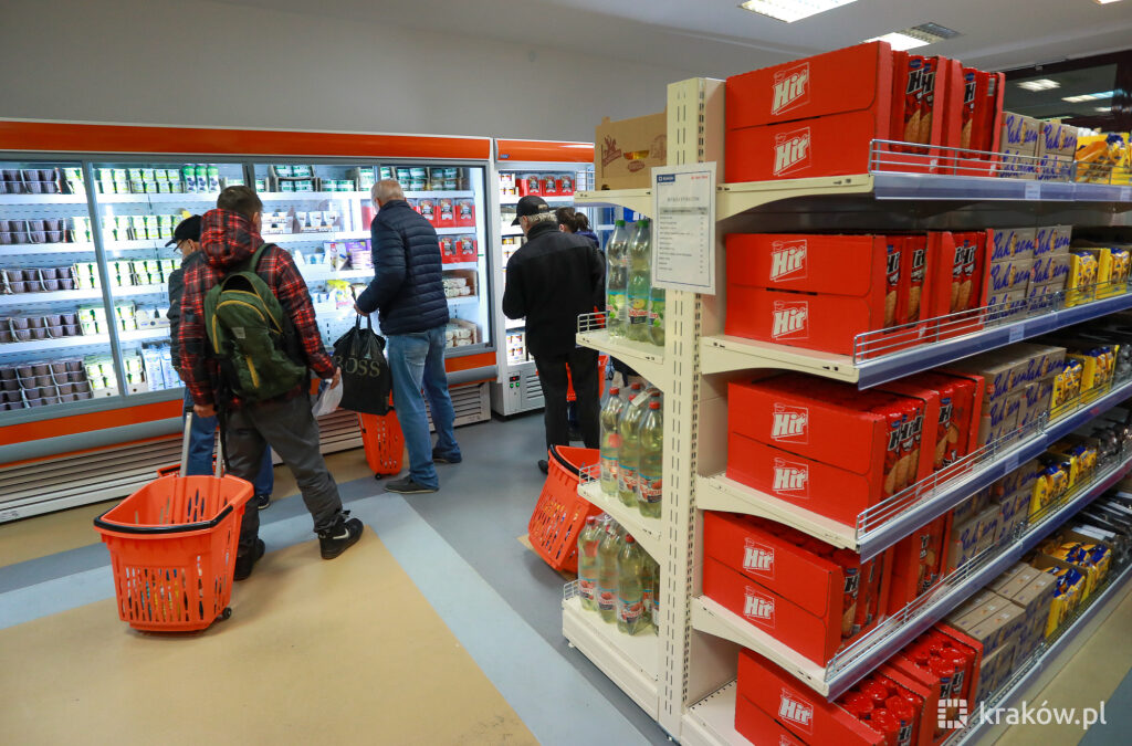 “Social shop” opens in Polish city to help those struggling with cost of living