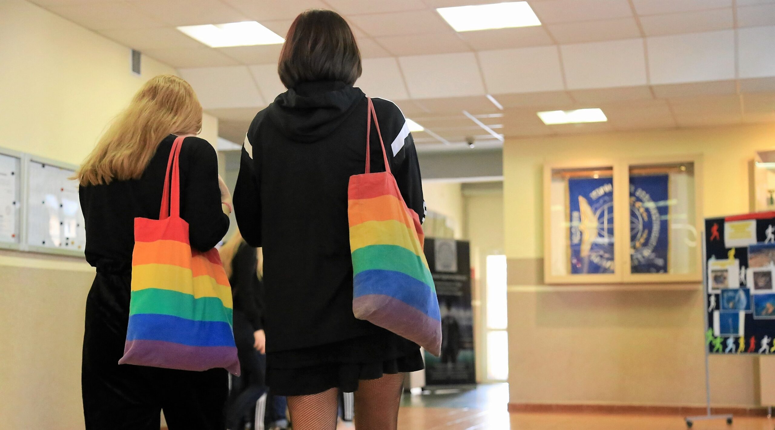 Minister edukacji oskarża „nieodpowiedzialnych” dyrektorów szkół za wprowadzenie Dnia LGBT w polskich szkołach
