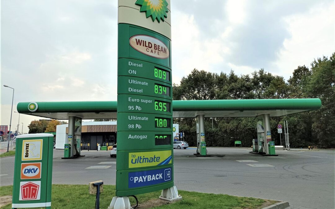 Diesel prices hit record high in Poland, passing average of 8 zloty/litre for first time