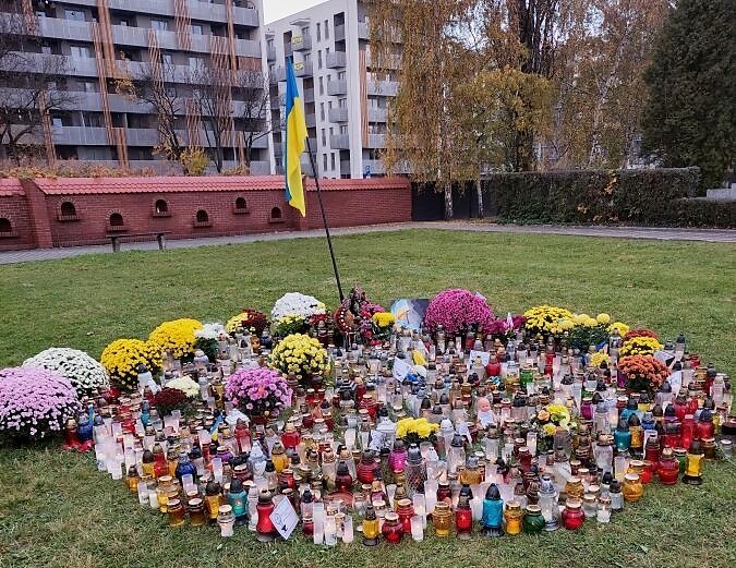 Poland pays tribute to Ukraine dead and Polish war victims on All Saints’ Day
