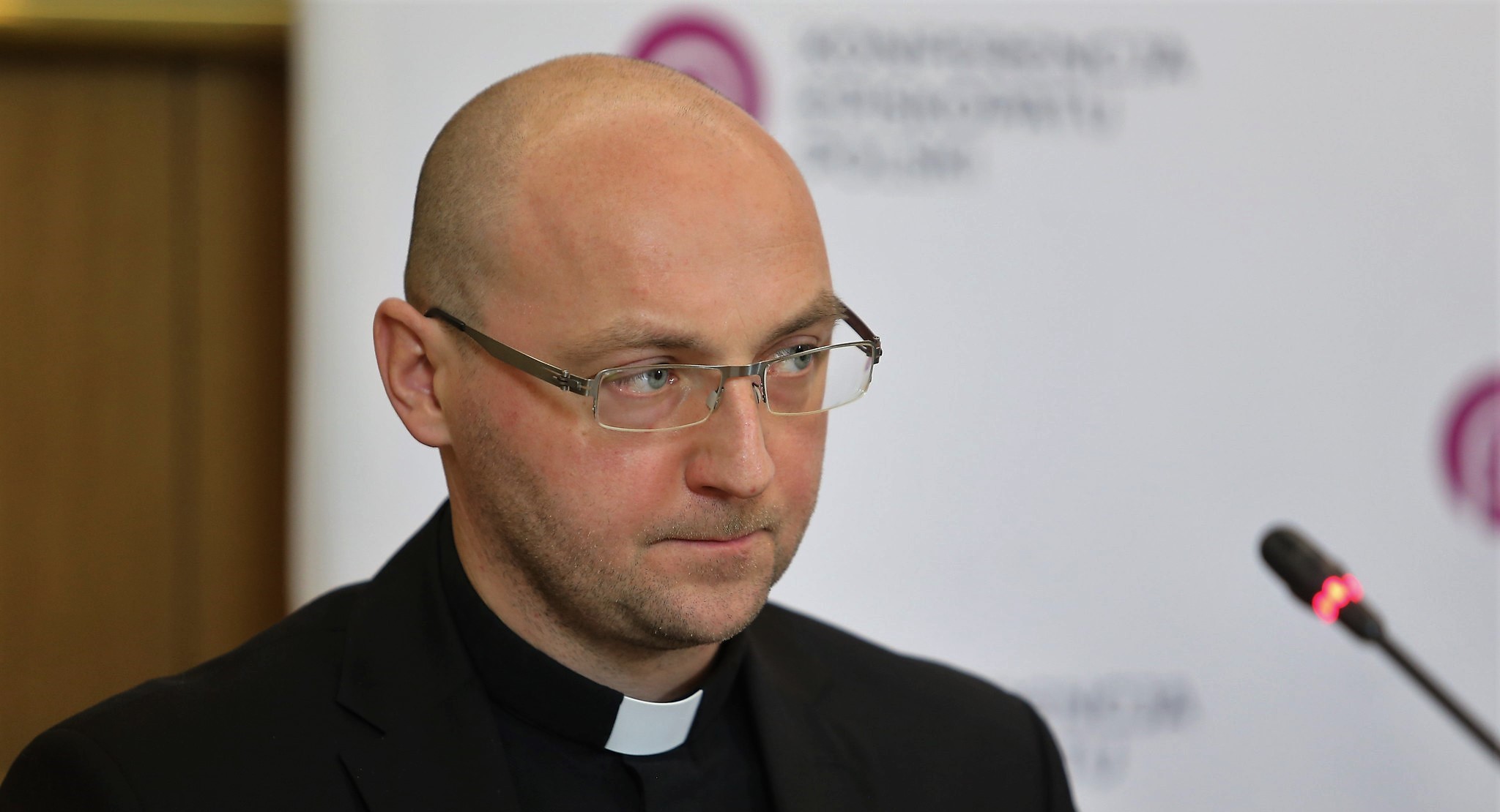 Polski Kościół szuka wsparcia dla ofiar zmarłego księdza pedofila