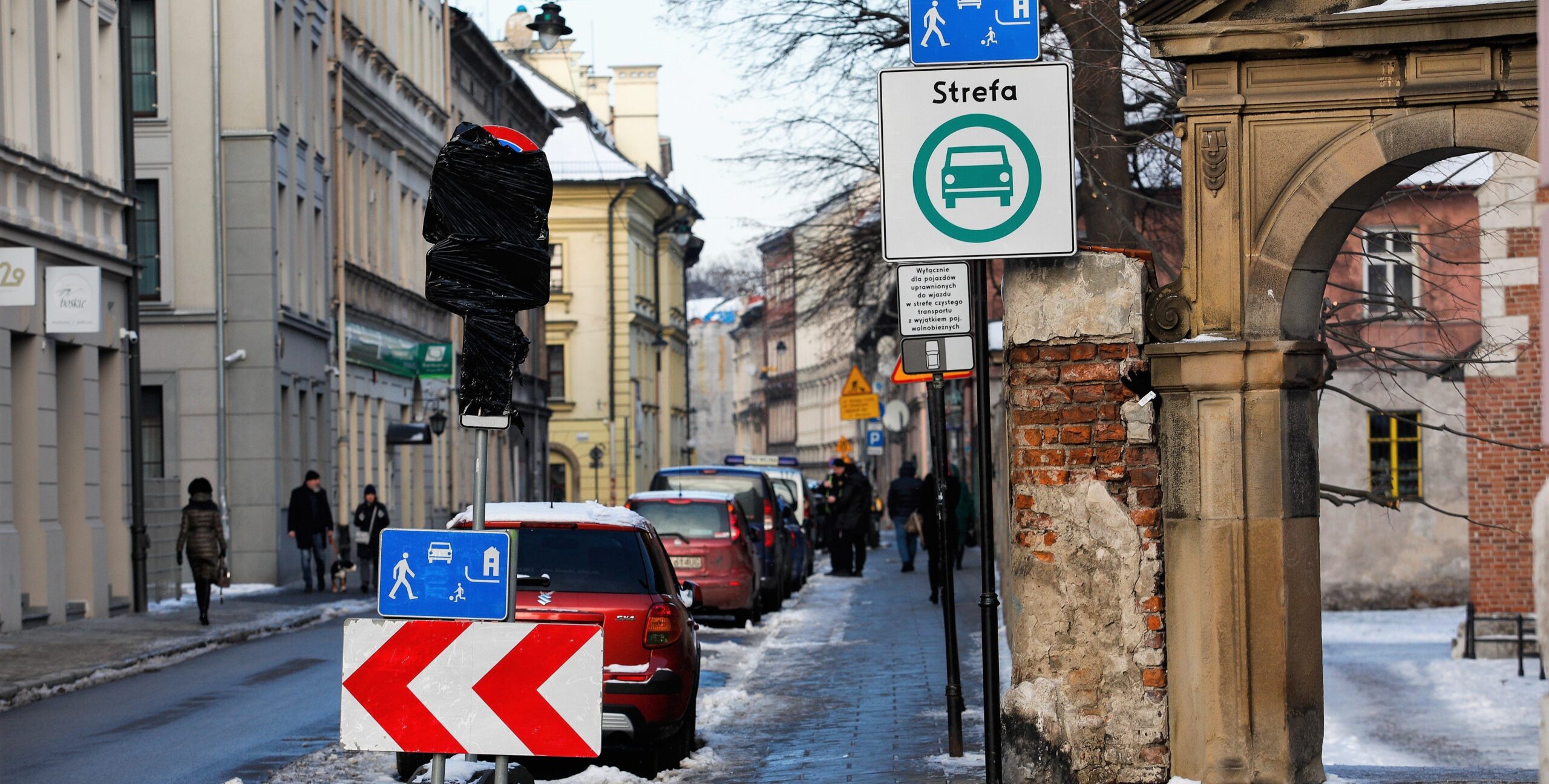 Kraków jest pierwszym polskim miastem, które wprowadziło zakaz jazdy starszymi samochodami w ruchu antyekologicznym
