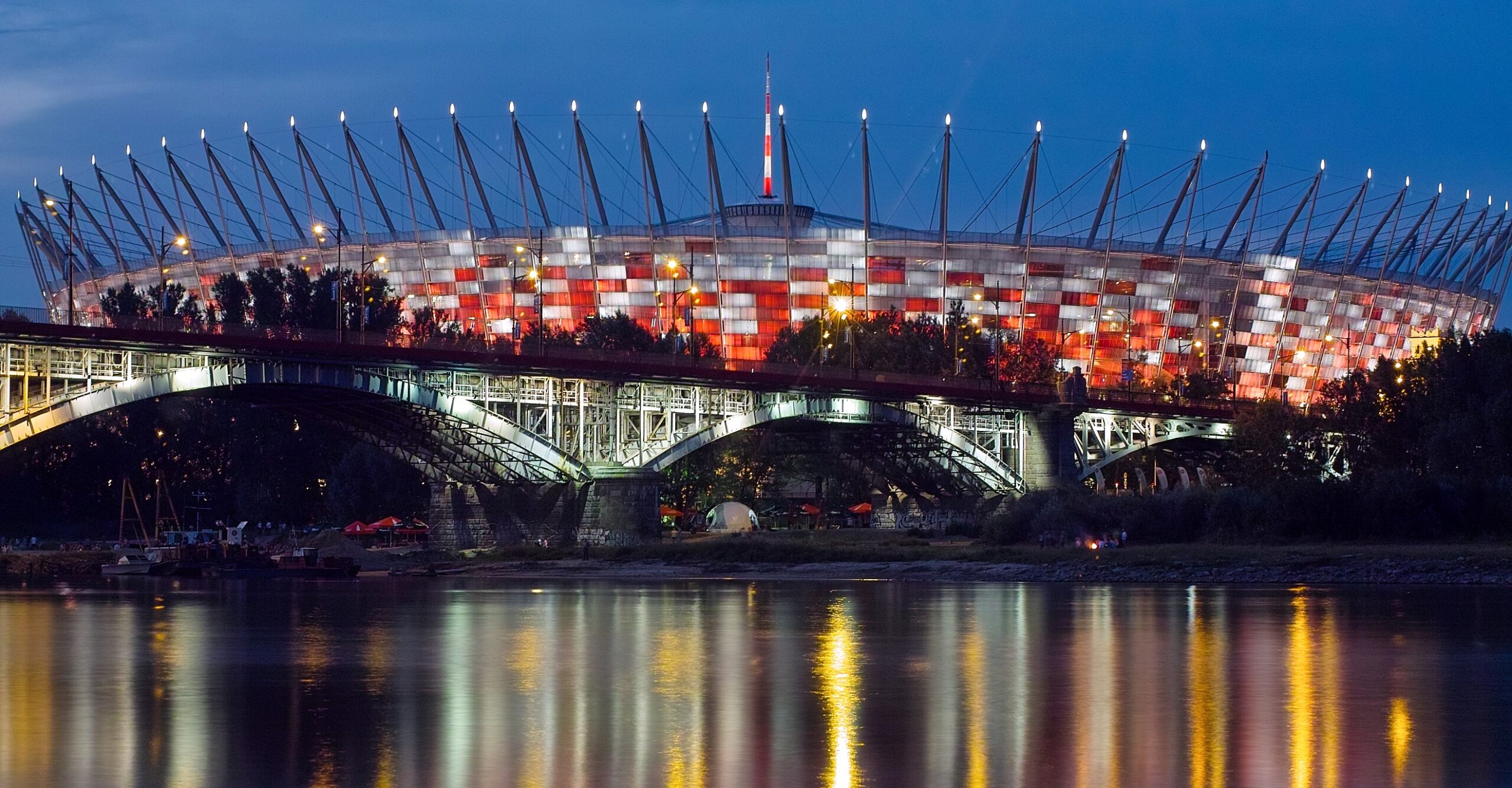 Stadion Narodowy Polski został zamknięty z powodu defektu dachu, co wymusiło przeniesienie meczu z Chile
