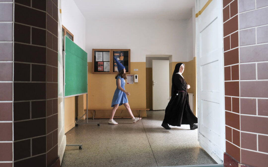 Only 29% attend Catholic catechism in Warsaw high schools as church warns of “wave of apostasies”