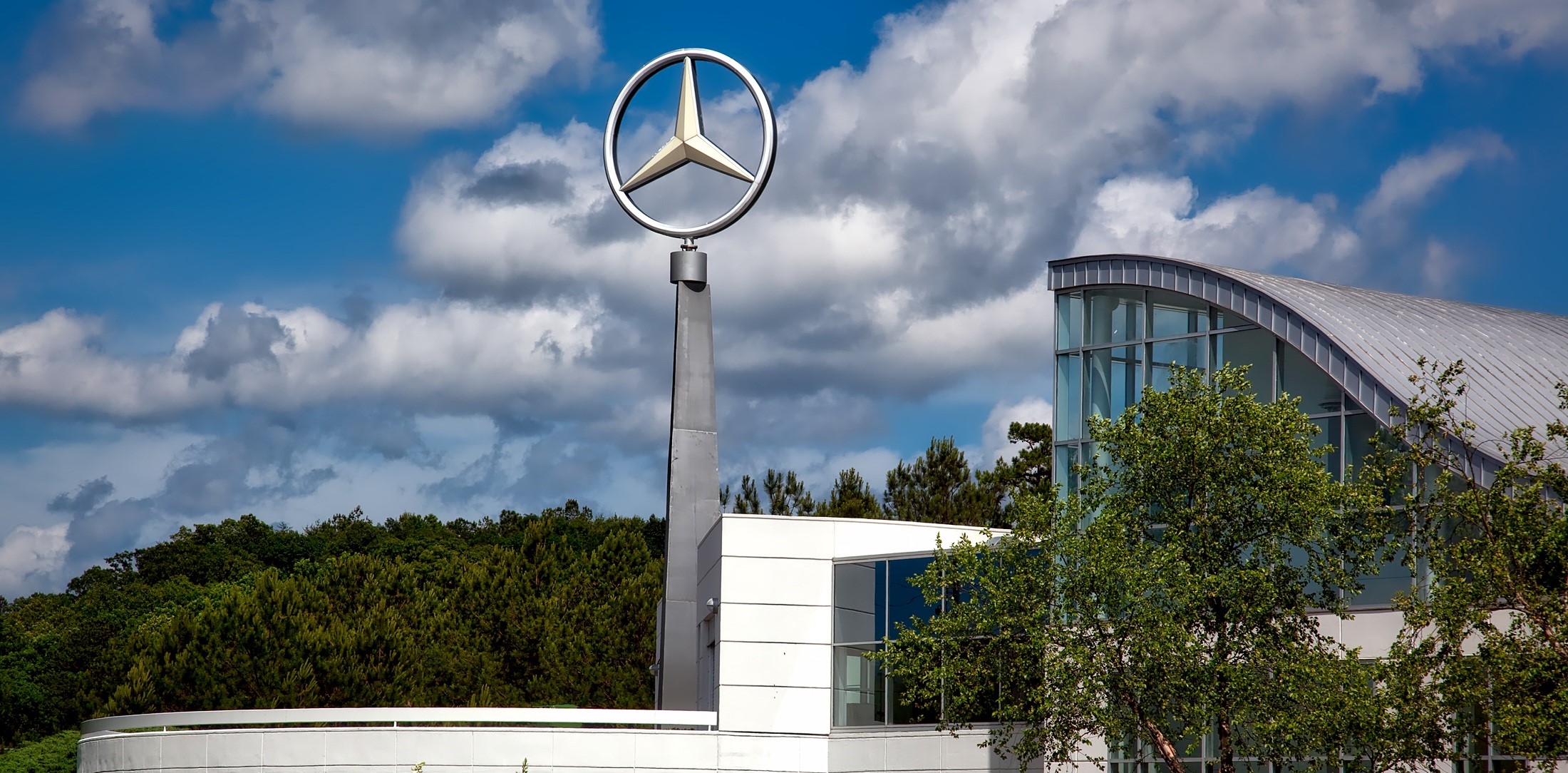Mercedes inwestuje w Polsce miliard euro w budowę pierwszej fabryki samochodów dostawczych wyłącznie elektrycznych