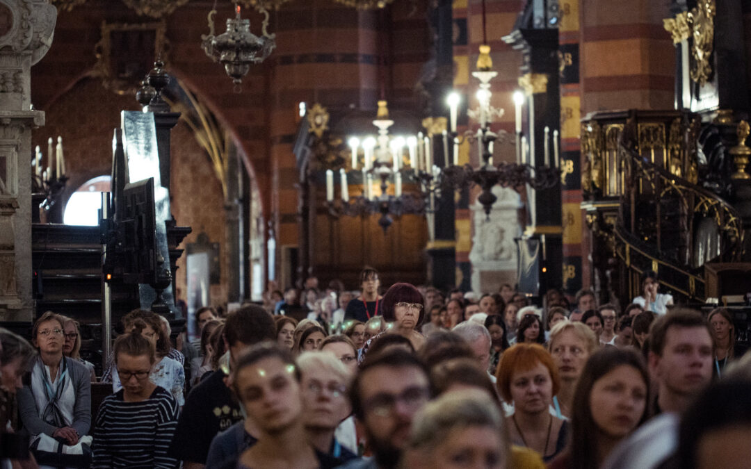 Dramatic fall in church attendance in Poland, official figures show