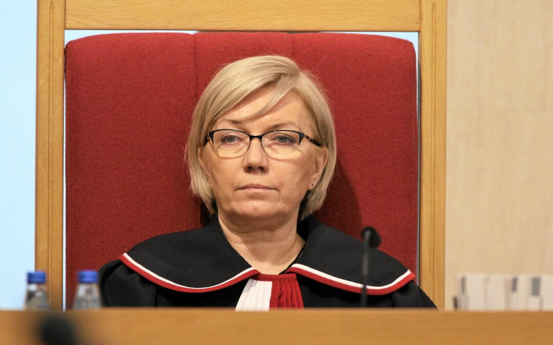 Polish constitutional court judges rebel against chief justice, demanding she step down