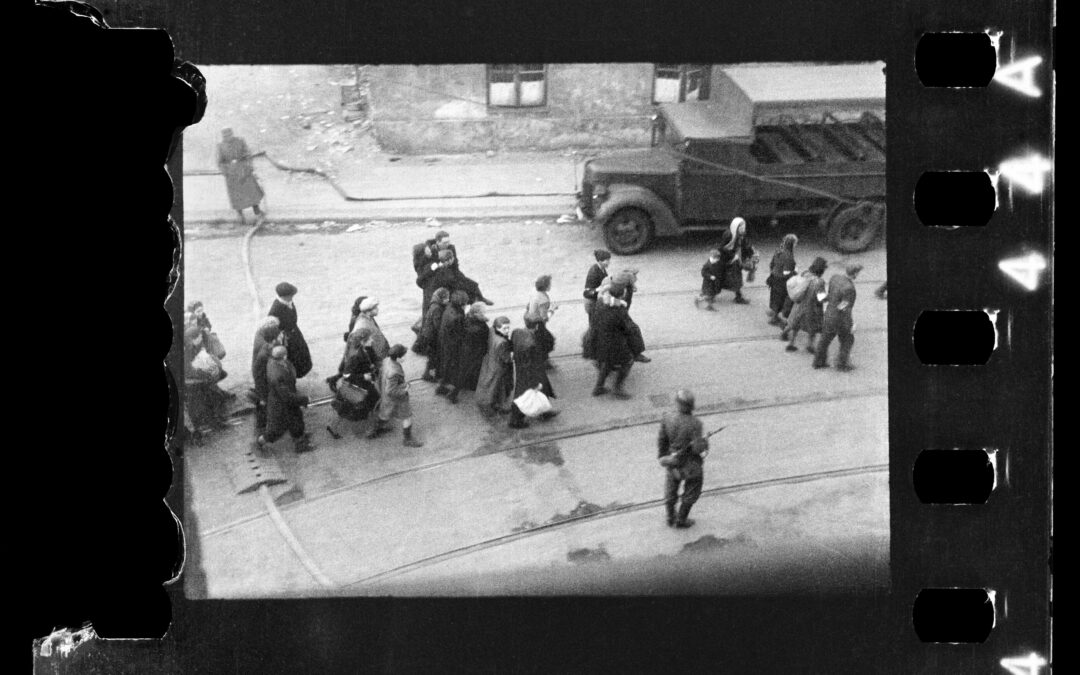 New photos from Warsaw Ghetto Uprising published after discovery in Polish attic