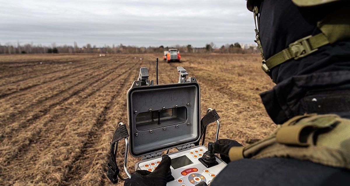 Polska policja wraca z tajnej misji usuwania min przeciwpiechotnych na okupowanej przez Rosję Ukrainie