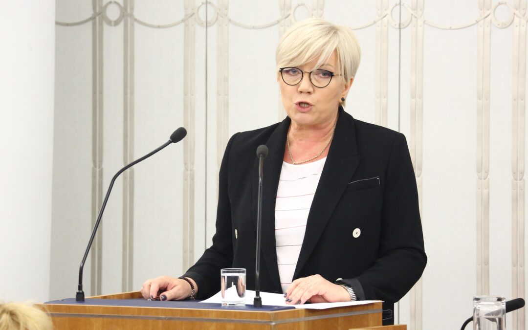 Head of Polish constitutional court sees off attempt to remove her by rebel judges