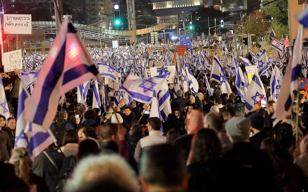 “Israel isn’t Poland,” chant Tel Aviv protesters as Warsaw says Israel consulted on justice reform