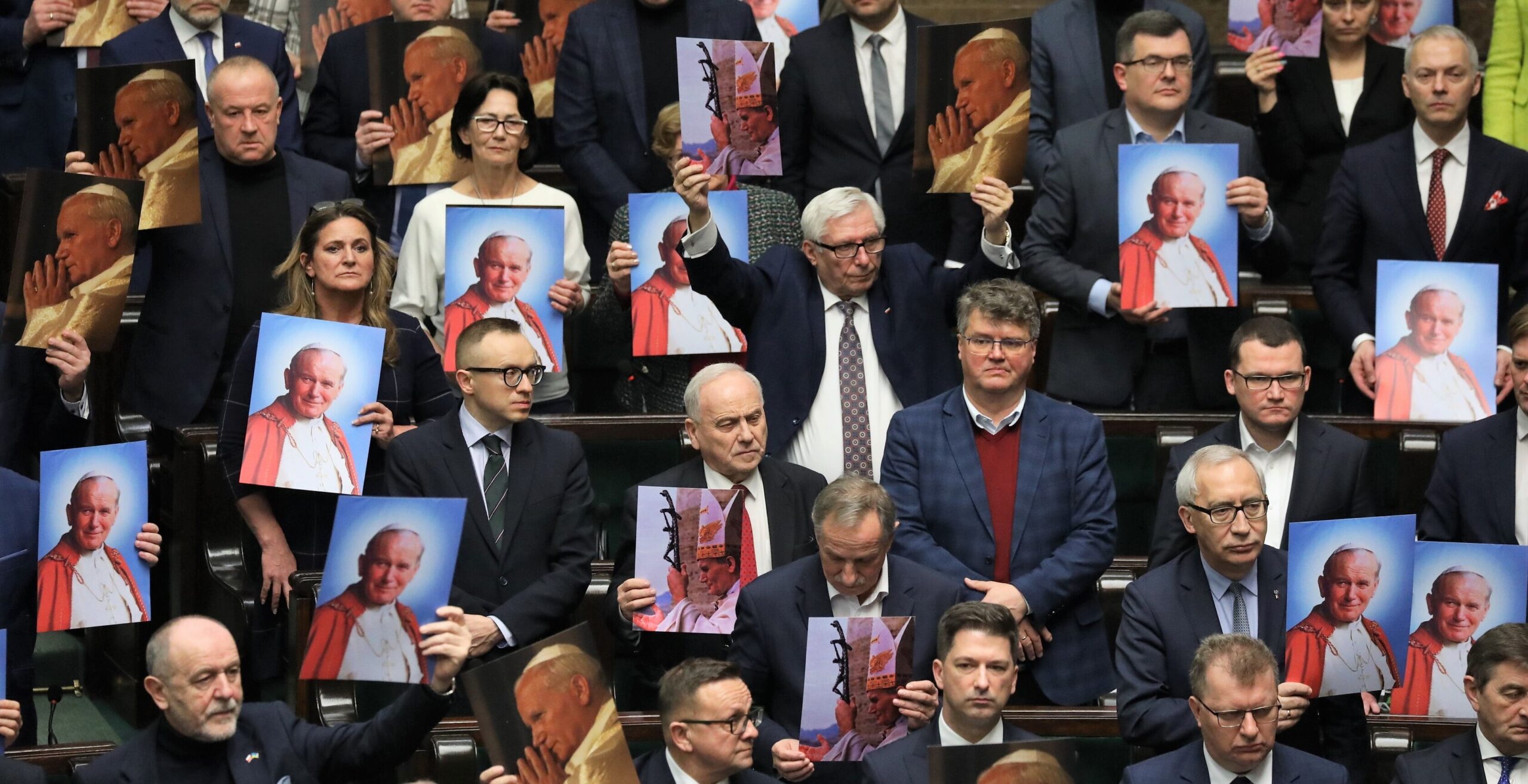 Sejm RP podjął uchwałę w obronie Jana Pawła II w związku z doniesieniem o wykorzystywaniu seksualnym