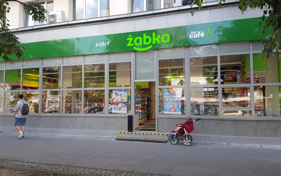 Polish retail chain withdraws “hot dog and cigarettes” offer
