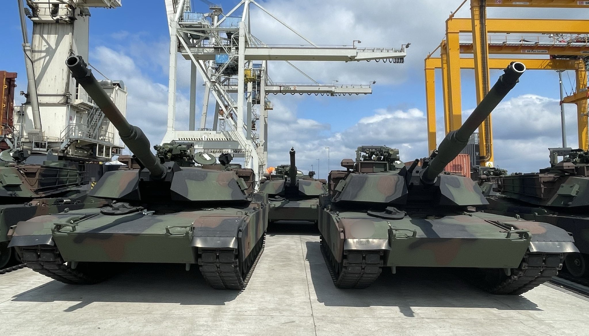 Польша получает первые танки Abrams из США