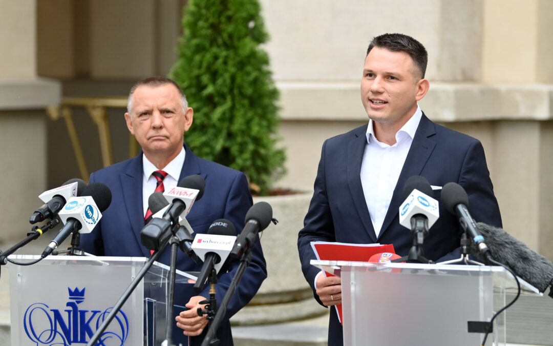 Head of Polish state audit office holds press conference with far-right leader