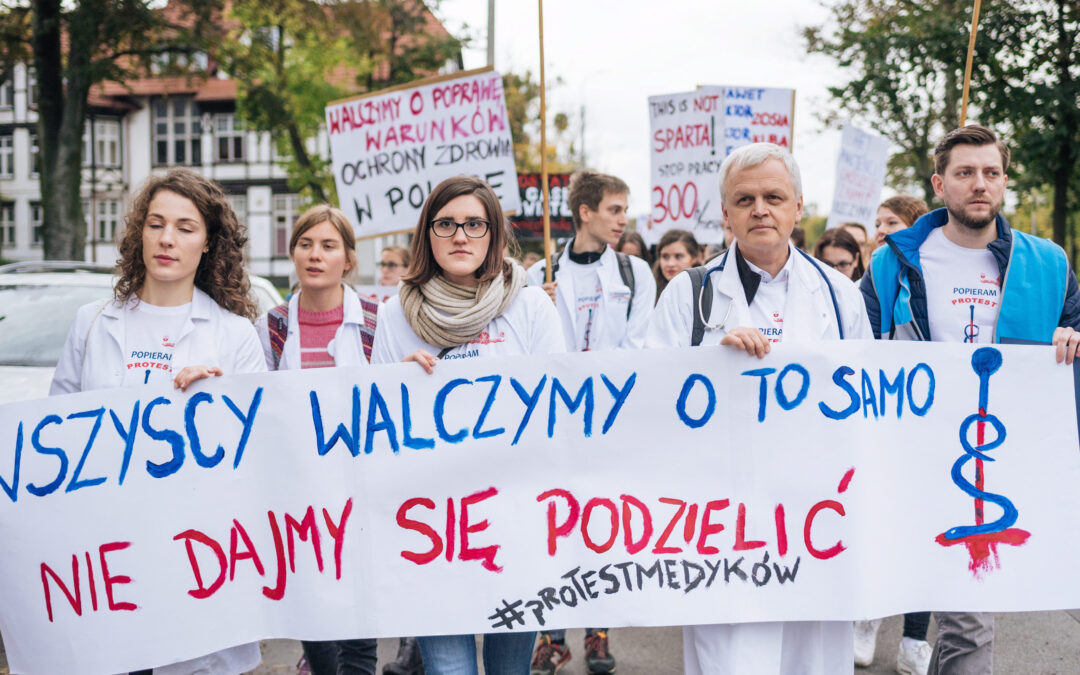 Polish doctors announce protest to be held two weeks before elections