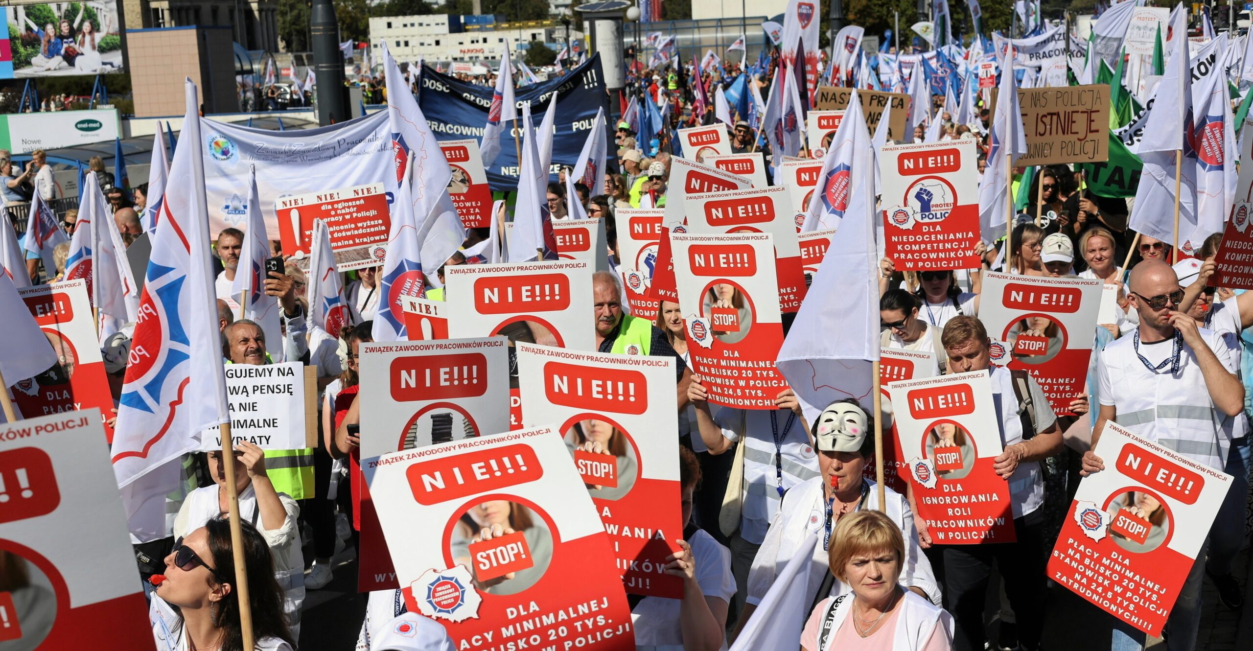 Pracownicy sektora publicznego organizują w Warszawie „Marsz Wściekłości”, żądając podwyżek