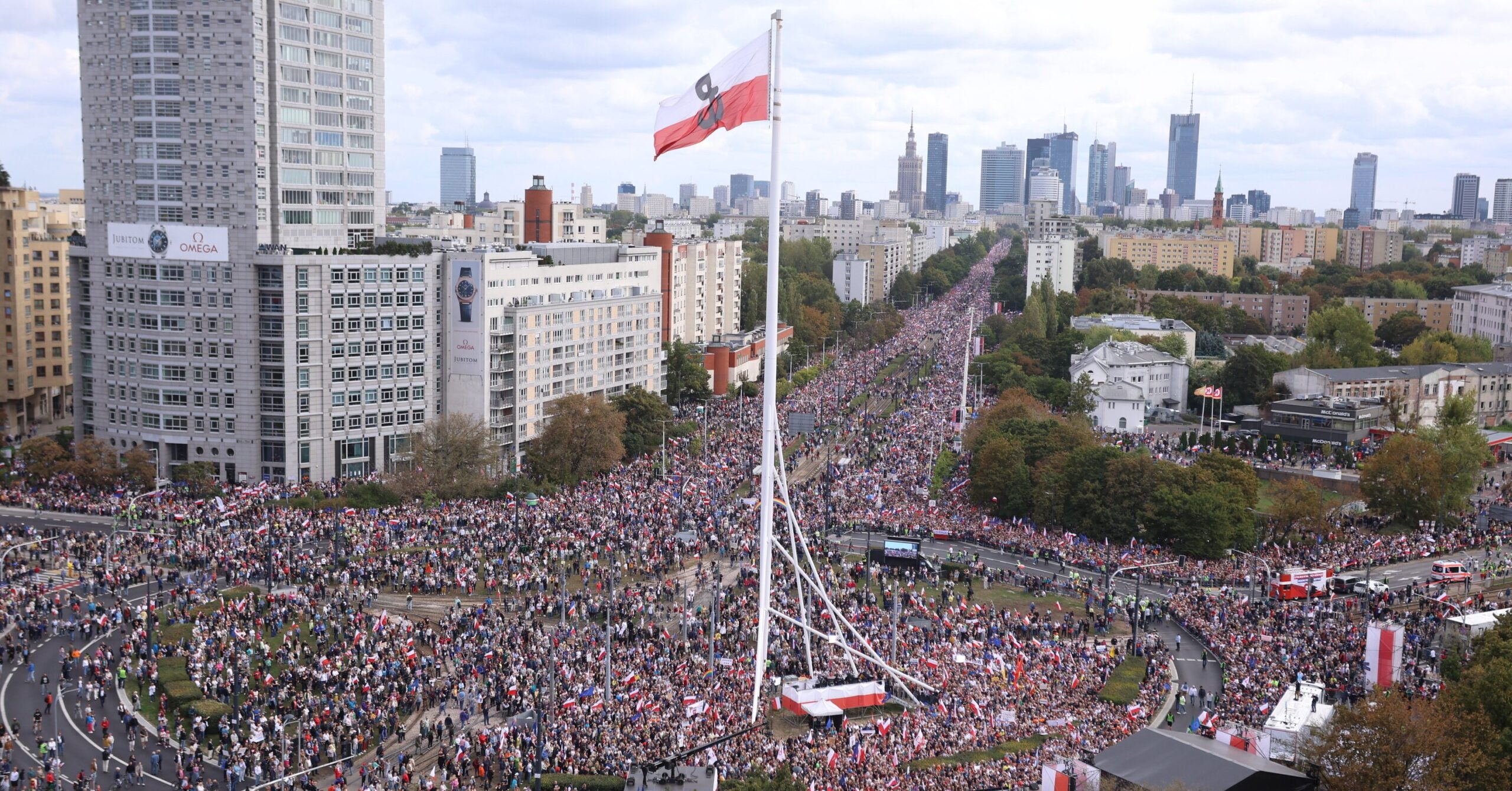 Leaked emails purport to show Polish state TV planning to declare  opposition march a failure | Notes From Poland