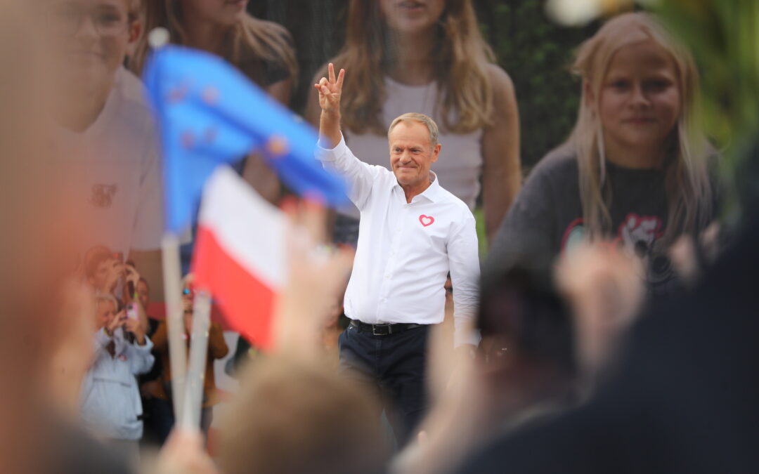 Tusk agrees to debate on state TV but Kaczyński rejects challenge to join him